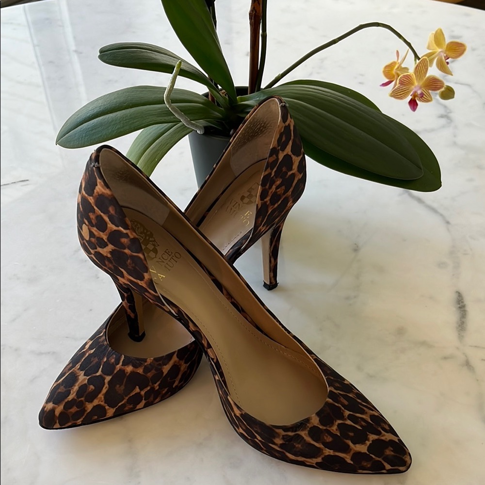 Vince Camuto leopard d’Orsay Heels